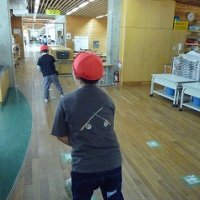２年生　清掃，がんばってます！