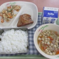 本日の給食は宮城県の名産品。３年生は最後のプール学習でした。