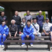 グラウンドに快適なベンチができあがりました