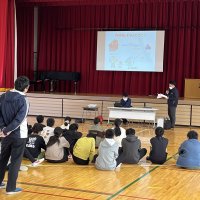 第６学年「租税教室」！真剣な眼差しで話を聞いていました