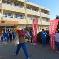 １年生の「５１０あいさつ運動」！みんな元気であいさつをしていました