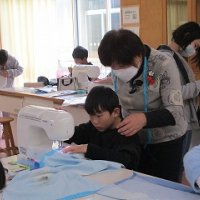 ５年生　エプロン作り
