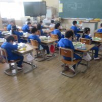 １年生は、はじめての給食でした！